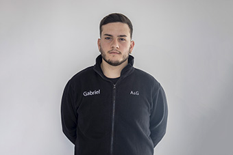 Gabriel, parrucchiere del salone di Andrea & Giulio Hair and Relax