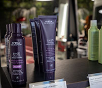 due prodotti per capelli della linea Aveda